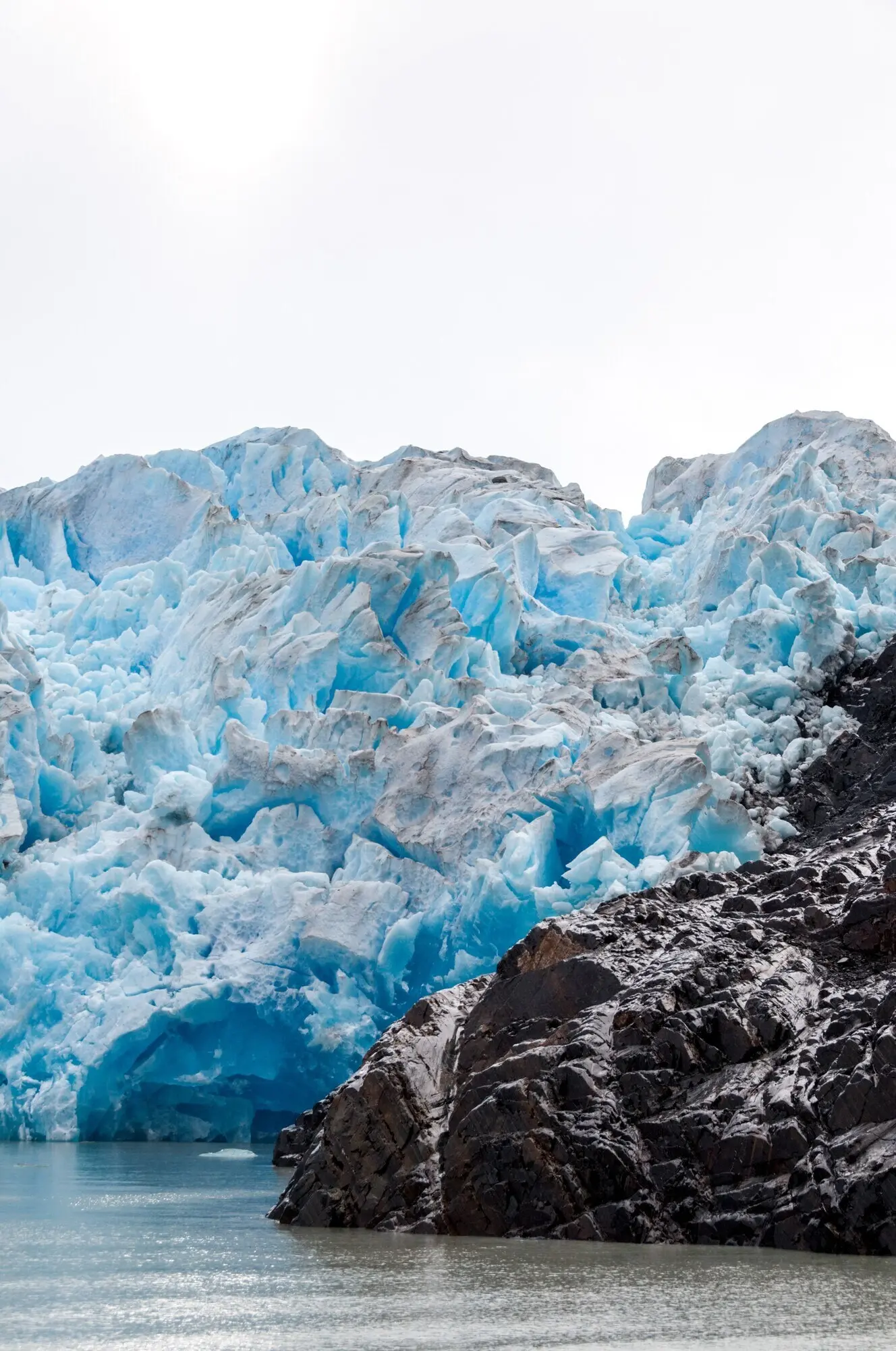 Hochformatfoto von Gletschern in der Region Patagonien in Chile.